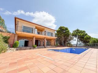 Casa a Residencial Blanes - Vistamar. Exclusiva propiedad en blanes residencial con impresionantes vis