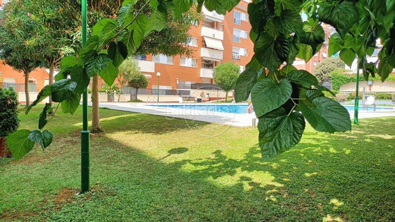 Foto 210421f8-fee9-45b9-bb5f-d54da77e1fd6. Pis amb calefacció piscina a Fenals Lloret de Mar