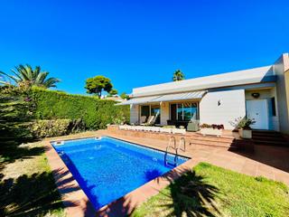 Casa a Canyelles. Exclusiva casa con vistas al mar en cala canyelles