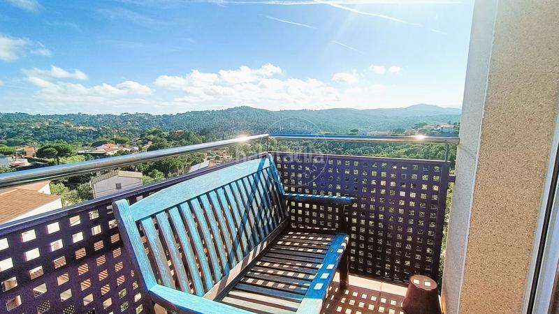 Foto 66d5cc35-5b7f-40e0-b82f-81df86015d86. Casa adossada amb calefacció a Aiguaviva Parc Vidreres