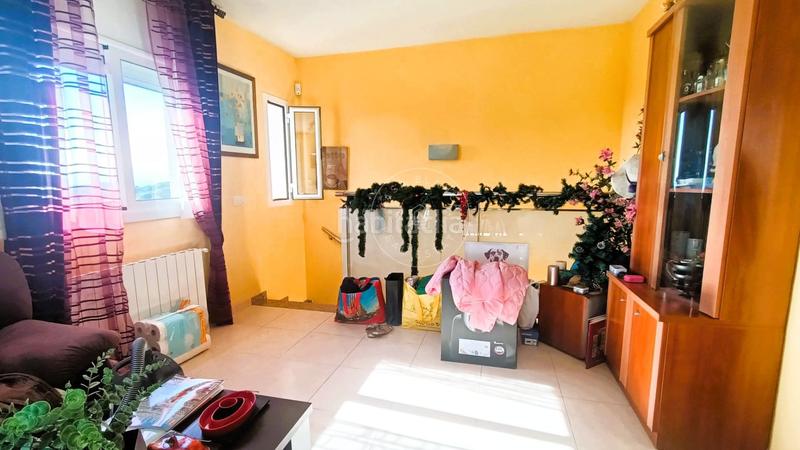 Foto 896e5613-057c-4793-a35b-48f26ad8c52f. Casa adossada amb calefacció a Aiguaviva Parc Vidreres