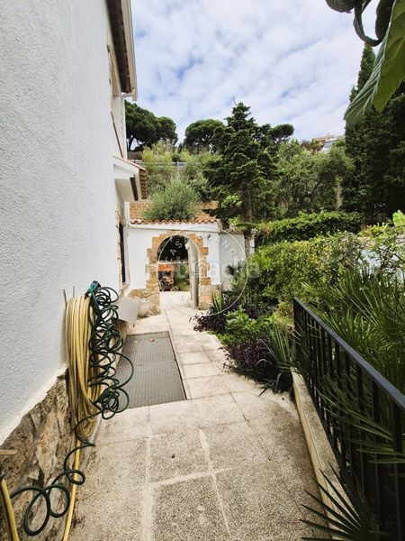 Foto 58b5acc8-eb1f-4e70-bdb4-91957211807e. Casa amb calefacció piscina a Canyelles Lloret de Mar