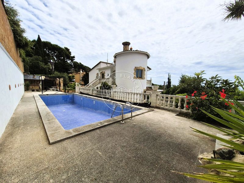 Foto f21fb253-c44b-45f1-8f34-b4d5f279d4b0. Casa amb calefacció piscina a Canyelles Lloret de Mar
