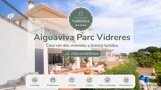 Casa  Petunia. Casa con licencia turística, vistas a la montaña, piscina y dos