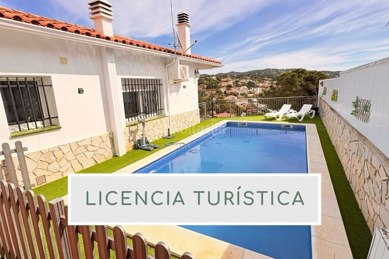 Foto 25314c69-be9a-4f6e-bf20-b31223401a5d. Casa amb piscina a Aiguaviva Parc Vidreres