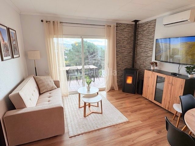 Foto c7441d96-cf39-4583-9a25-37c89bd790b6. Casa amb piscina a Aiguaviva Parc Vidreres