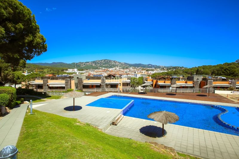Foto ef930d66-f02d-4542-a233-fb2052c3caa5. Apartament amb calefacció piscina a Santa Clotilde Lloret de Mar