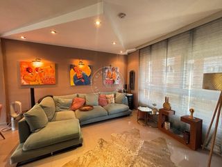 Casa adossada  Ausias marc. Se vende adosado en can sabata.