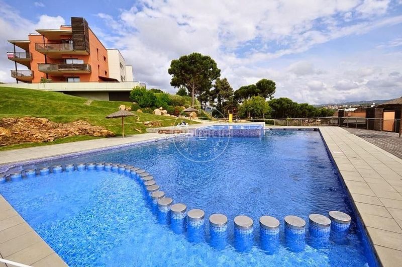 Foto e0a79b44-fe79-45f1-840e-97f2d93f74a5. Pis amb piscina a Santa Clotilde Lloret de Mar