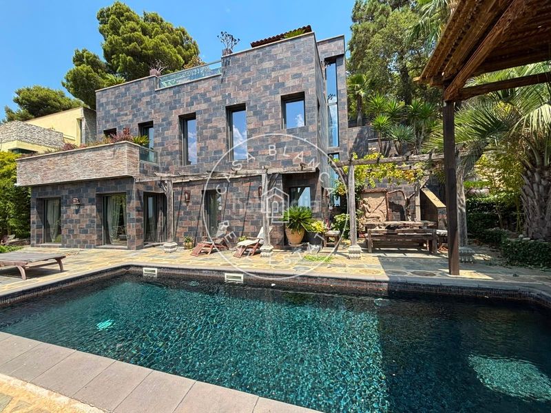 Foto 375eacbd-a63c-42ea-b23f-6a939f71a816. Casa amb calefacció piscina a Canyelles Lloret de Mar