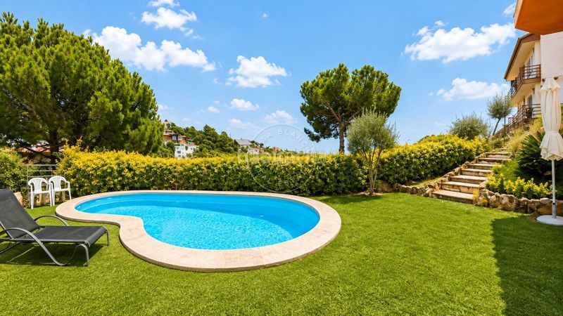 Foto e75c327a-556f-426a-8df3-315f02a3c3b7. Casa amb calefacció piscina a Roca Grossa Lloret de Mar