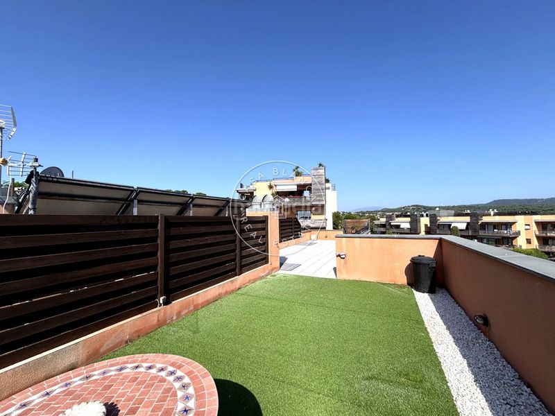 Foto 5b895902-c9a0-4d78-913a-a8608353d344. Attique avec piscine dans Santa Clotilde Lloret de Mar