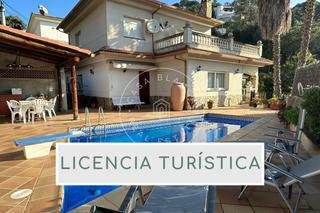 Casa a Canyelles. Casa al lado de la playa cala canyelles con licencia turistica