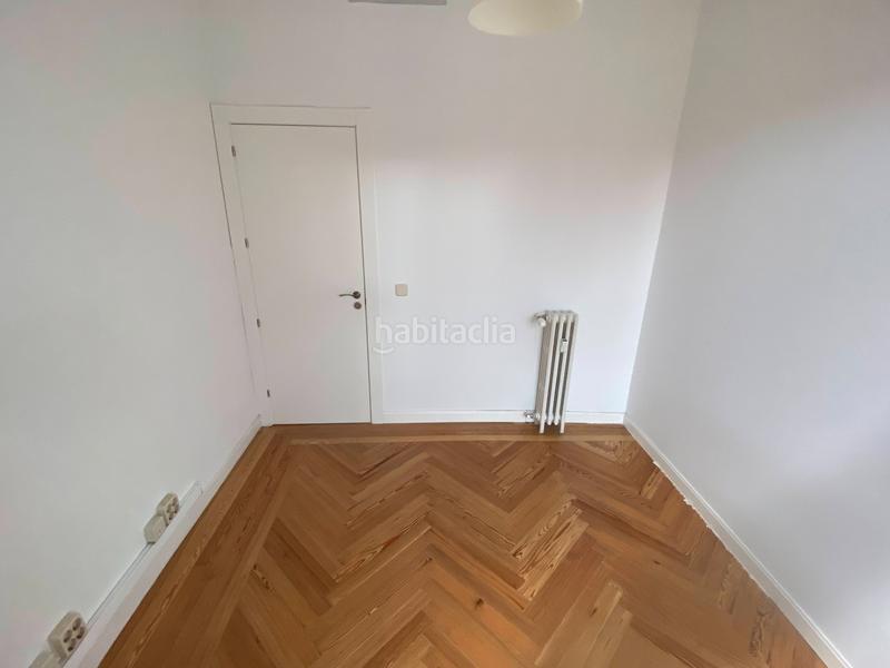 Foto fc139ca1-99cf-4cc3-979e-0a1193edf174. Location bureau dans calle del seminario de nobles 4 dans Madrid