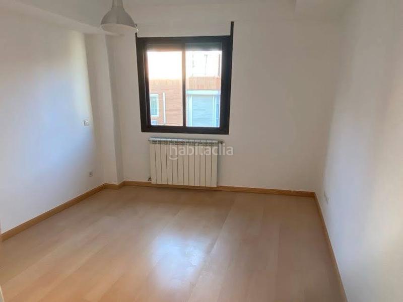 Foto 33e3fce6-c561-4523-917e-afa1d3a01980. Miete zweistöckige wohnung in calle ruiz palacios 28 in Madrid