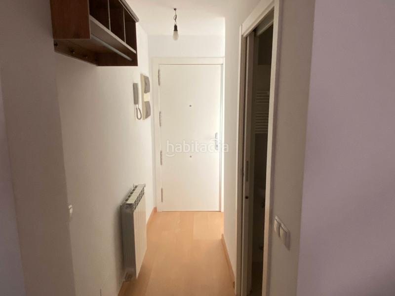 Foto 76d7ad0a-c771-43e8-9e5e-12e7c9847eff. Miete zweistöckige wohnung in calle ruiz palacios 28 in Madrid