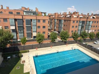 Miete Etagenwohnung in Calle alcalá 708. Piso en alquiler junto al aeropuerto con piscina y garaje