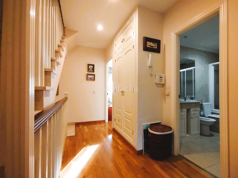 Foto fb936575-d5ed-40e5-8b4f-d670c73de51c. Casa a schiera con camino riscaldamento parcheggio piscina in Boadilla del Monte