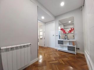 Appartement à Pueblo. Piso con terraza en pozuelo centro