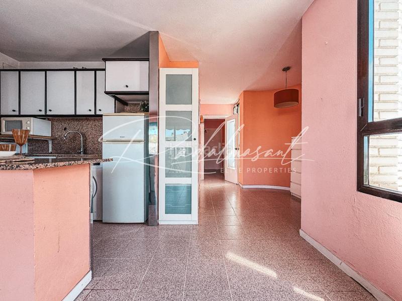 Foto 32f472ec-bb0b-4e7e-8683-f69d735c6531. Piso  luminoso con terraza y licencia turística en Salou