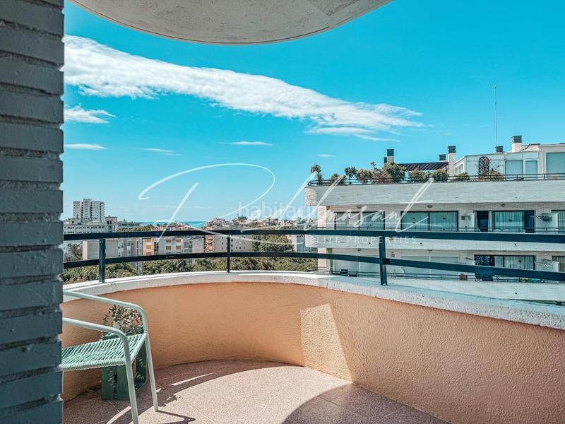Foto 4a274e67-7e00-4a1d-8a47-43ac86a493d6. Piso  luminoso con terraza y licencia turística en Salou