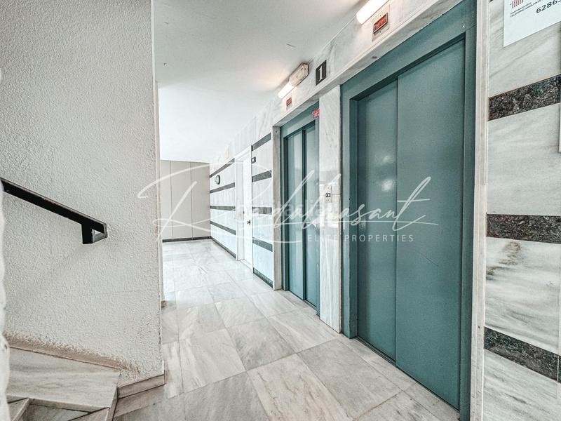 Foto 57ac5f41-edb5-4ce5-8db0-4965cf7210f7. Piso  luminoso con terraza y licencia turística en Salou