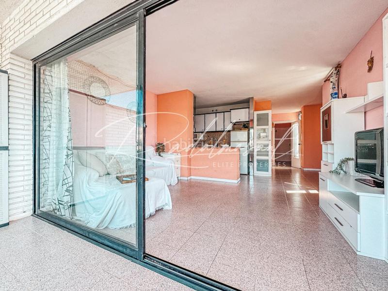 Foto 68b2d0d0-6198-4620-b981-97d8cfcefe48. Piso  luminoso con terraza y licencia turística en Salou