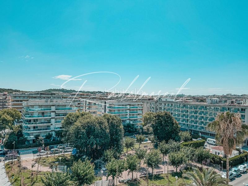 Foto c7899b74-0832-4f41-8d68-0481eff54d83. Piso  luminoso con terraza y licencia turística en Salou
