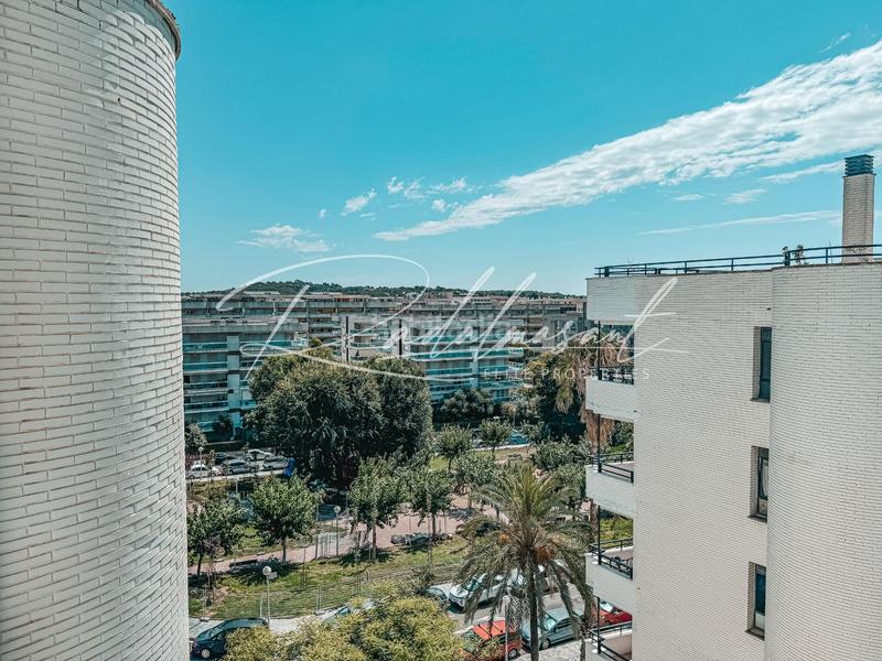 Foto d4591981-68bf-40ee-8011-4a70d63ab403. Piso  luminoso con terraza y licencia turística en Salou