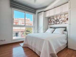 Flat  Roig 35. Piso luminoso con balcón y terraza en reus