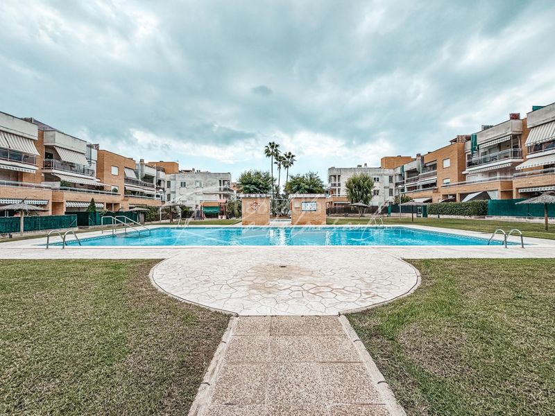Foto e141bcd9-dd62-4a24-ac57-097d2402eee1. Pis amb aparcament piscina a Els Tallats - Mas Olivé Cambrils