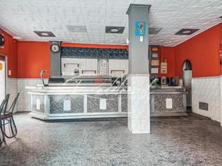 Lloguer Local Comercial a Carrer d'alcover 21. Alquiler de local comercial con licencia de bar activa en reus