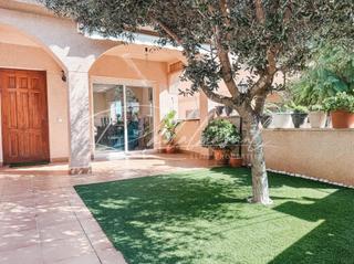 Doppelhaus  Carrer del general prim. Chalet pareado con jardín al lado de creixell