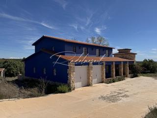 Xalet a Renau. Casa con gran parcela en renau