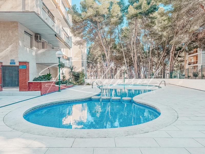 Foto fbba22f0-2a3e-4cf0-b2bc-d408162b1f60. Pis a calle del bosc de la montserrada 1 a pla de maset - cap de Salou Salou