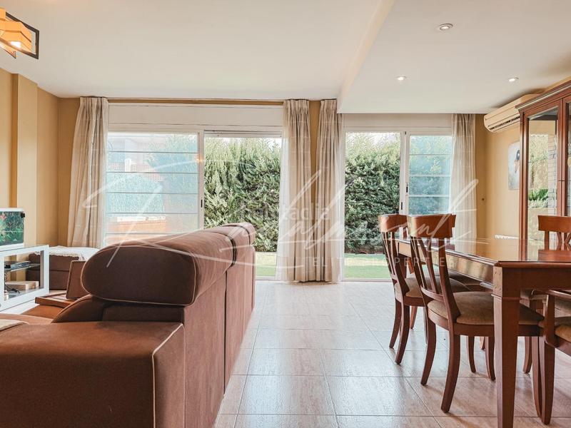 Foto 39d7f15d-c16a-4ec9-9516-11ce8cf86b7e. Maison jumelée dans carrer alexandre gali 41 dans Regueral - Prat d'en Forés Cambrils