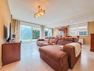 Semi detached house  Carrer d'artur martorell 3. Adosado con jardín y garaje en cambrils