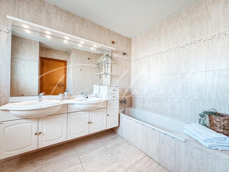 Foto cb2c36e0-8d1e-4145-b9d5-9f66d5d0a54c. Maison jumelée dans carrer alexandre gali 41 dans Regueral - Prat d'en Forés Cambrils