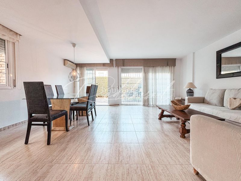 Foto a360e380-c062-4ce9-9c89-f4f48f4512e7. Casa aparellada amb calefacció aparcament a Regueral - Prat d'en Forés Cambrils