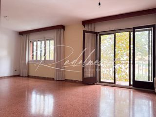 Appartement  Avenida avinguda salle. Piso con terraza en reus