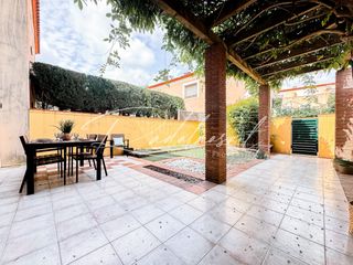 Casa adossada  Passeig passeig palmeres. Adosado con jardín en aigüesverds