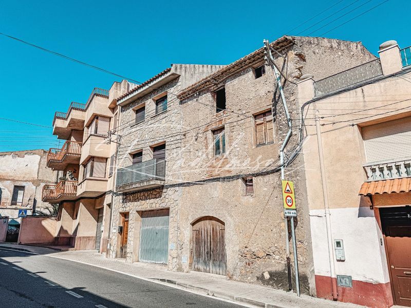 Foto fc924cff-2d88-4ed6-b2c8-d2e6b35449f4. Casa amb aparcament a Vilallonga del Camp