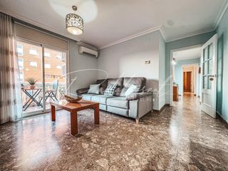 Appartamento  Carrer carrer violant d'hongria. Piso con piscina comunitaria y parking en sant pere i sant pau