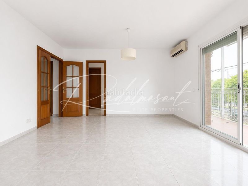 Foto f6e384d4-dbbf-4302-b071-523750f306ee. Xalet amb calefacció aparcament a Mestral Reus