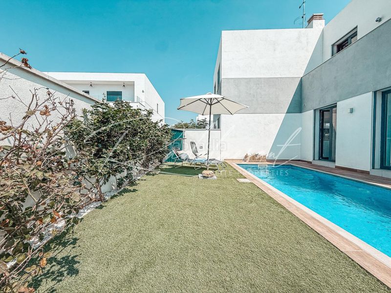 Foto 0146dccf-d246-4b69-a0bd-e914a8b6502f. Casa aparellada amb calefacció aparcament piscina a Cambrils