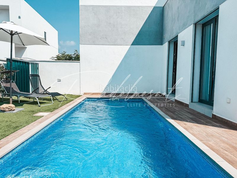 Foto 27e0b526-0240-4e11-a642-ae3c32e2e086. Casa aparellada amb calefacció aparcament piscina a Cambrils