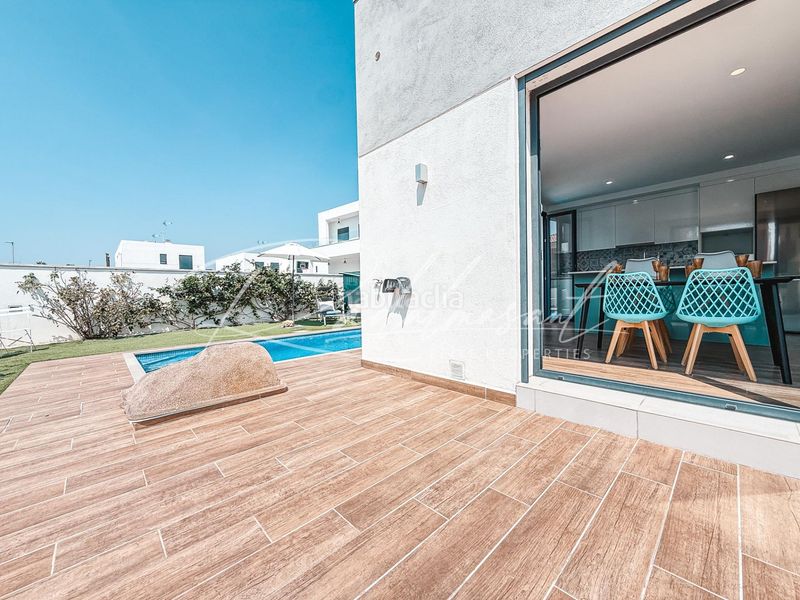 Foto 4a4ea682-b6c4-4cf9-984d-512f41cfb1ce. Casa aparellada amb calefacció aparcament piscina a Cambrils