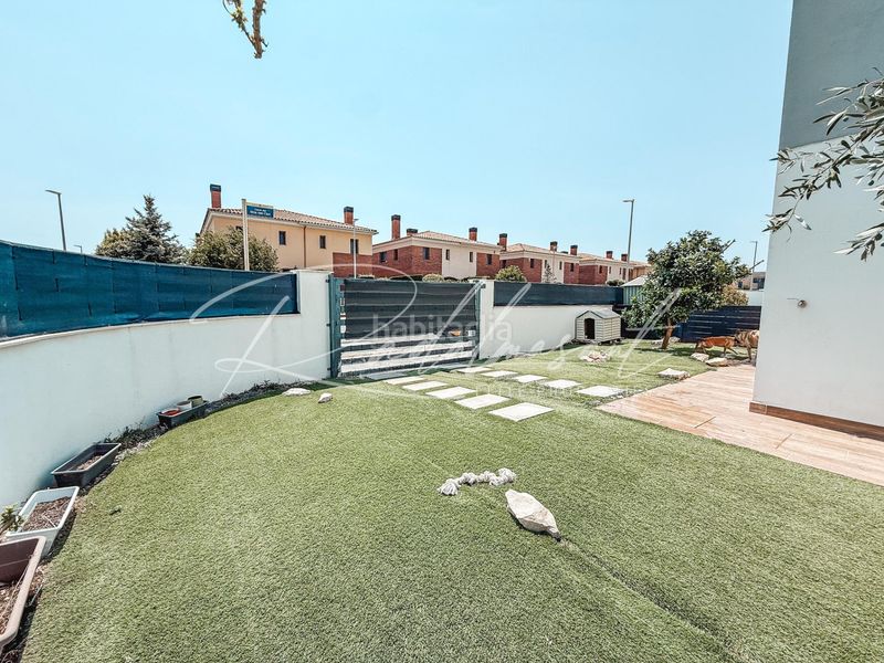 Foto 4f12396e-5b8a-4156-a089-220f40853202. Casa aparellada amb calefacció aparcament piscina a Cambrils