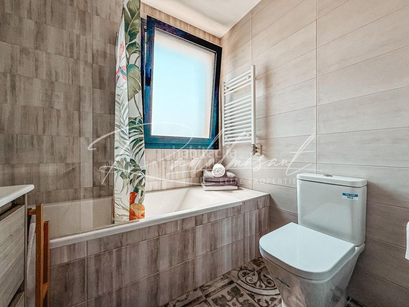 Foto 730b1830-57b8-45d4-9ce9-942062682224. Casa aparellada amb calefacció aparcament piscina a Cambrils