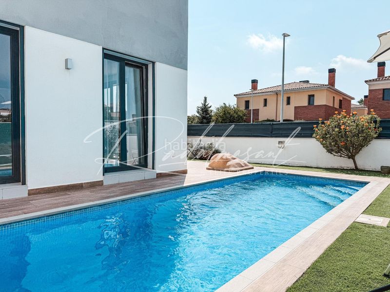 Foto 8466d0c5-caa9-4ecb-9bf3-911e71f7bd8b. Casa aparellada amb calefacció aparcament piscina a Cambrils